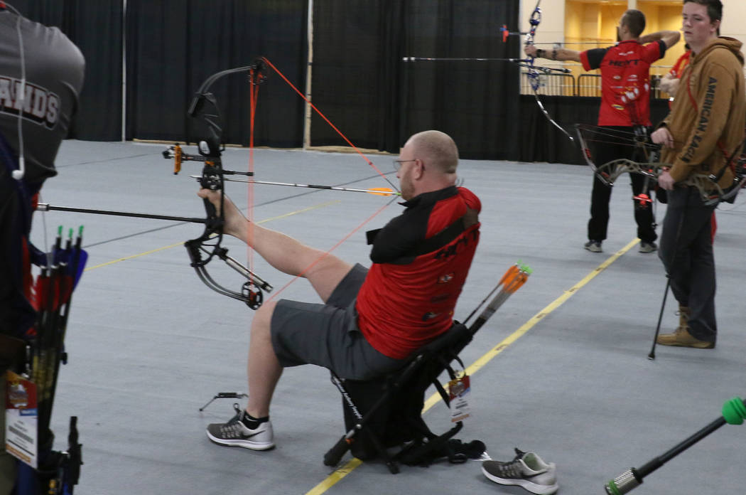 Athlete S Feet Man Born Without Arms Becomes Archery Ace Las Vegas