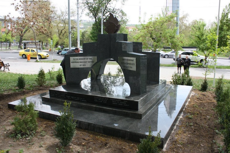 Turkish Genocide Scholar Visits Assyrian Armenian Genocide Memorials In Yerevan Masteradrian